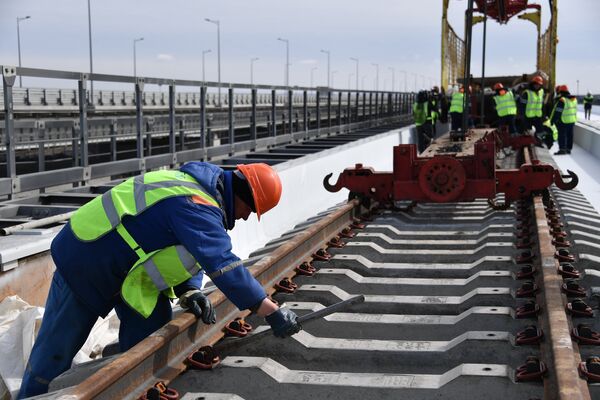 Строительство железнодорожной части Крымского моста