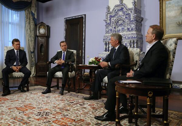 Премьер-министр РФ Д. Медведев встретился с кандидатом в президенты Украины Ю. Бойко и украинском политиком В. Медведчуком