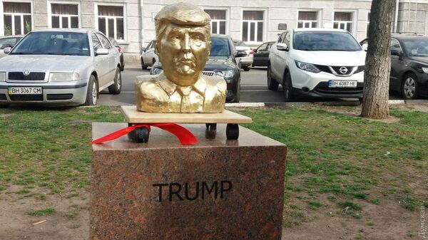 Памятник президенту США Дональду Трампу в Одессе