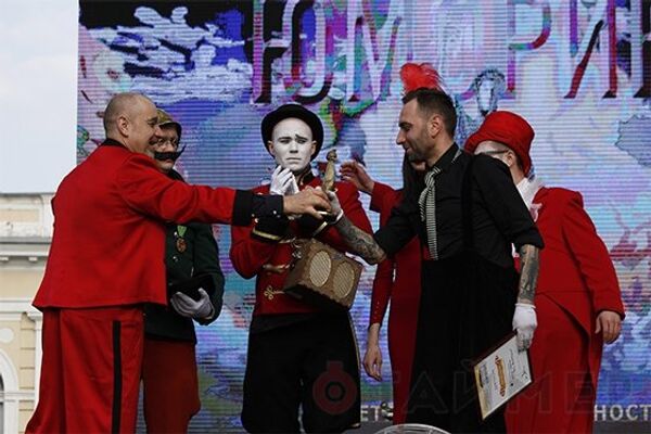 Вручение гран-при московскому театру клоунады «Высокие братья» в Одессе