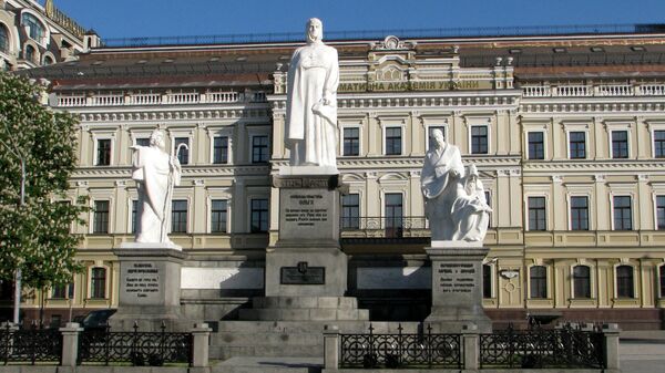  Памятник княгине Ольге в Киеве