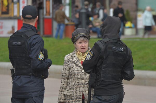 Киев полиция женщина улица