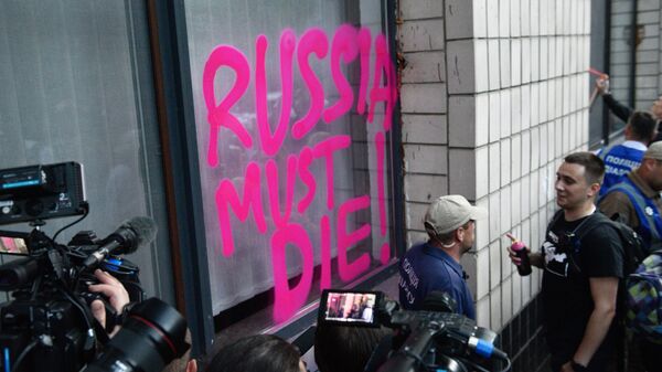 Акция националистов в Киеве против телемоста Россия-Украина Акция националистов в Киеве против телемоста Россия-Украина