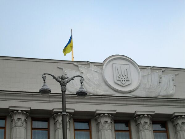 верховная рада украинский флаг герб