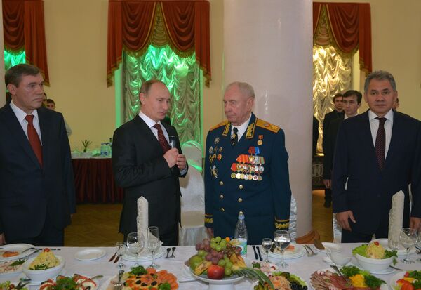 В.Путин поздравил Д.Язова с 90-летием В.Путин поздравил Д.Язова с 90-летием