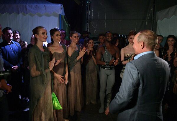Президент РФ В. Путин посетил открытие фестиваля Опера в Херсонесе