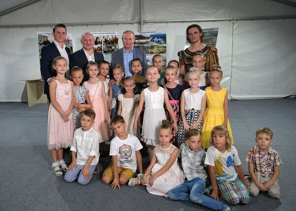Президент РФ В. Путин посетил открытие фестиваля Опера в Херсонесе