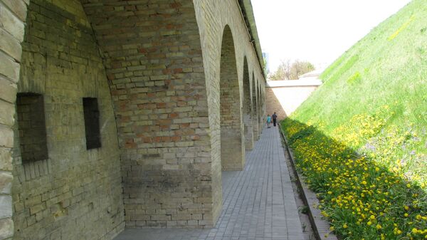 Стена и вал Госпитального укрепления Киевской крепости Стена и вал Госпитального укрепления Киевской крепости