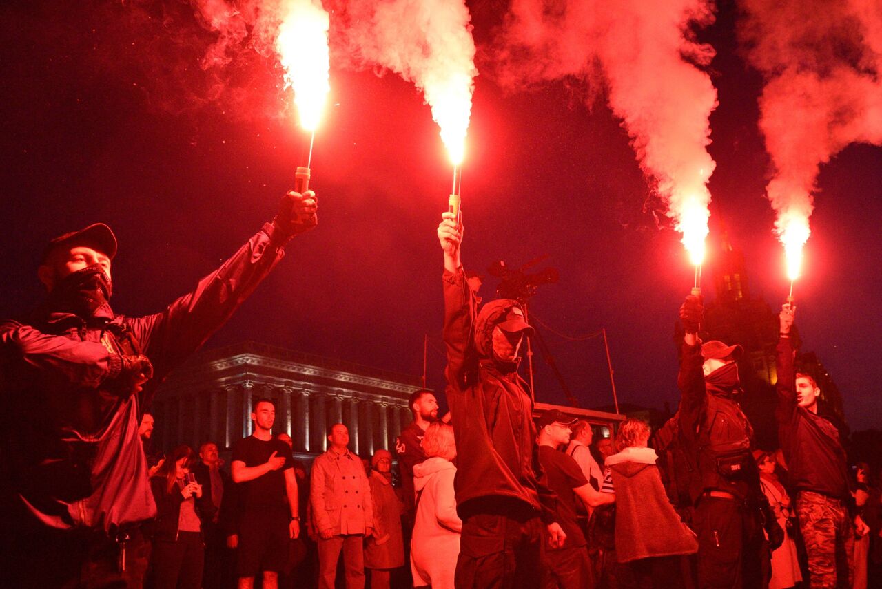 Шагают бараны бьют барабаны. Факел жги. Майдан праздник чей праздник. Одесса 2014 марш УПА 14 октября. Кафе посвященное фашизму в Украине.