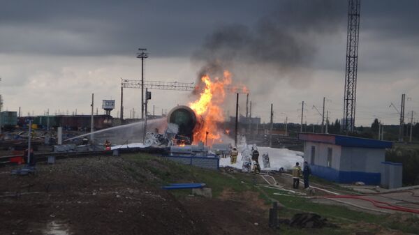 В Вологодской области загорелась цистерна с бензином
