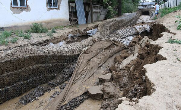 Последствия схода селевого потока в крупнейшем городе Казахстана Алма-Ате