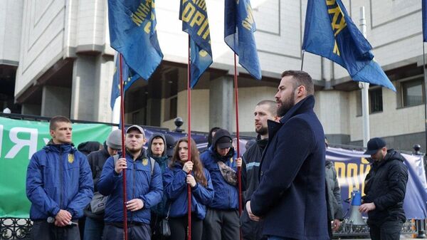 Нацкорпус пикет Киев Конституционный суд против отмены закона о люстрации