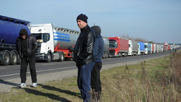 граница украина польша контрольно пропускной пункт краковец очередь фуры грузовики коронавирус
