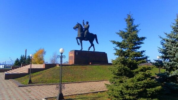 Ворошилов памятник Луганск
