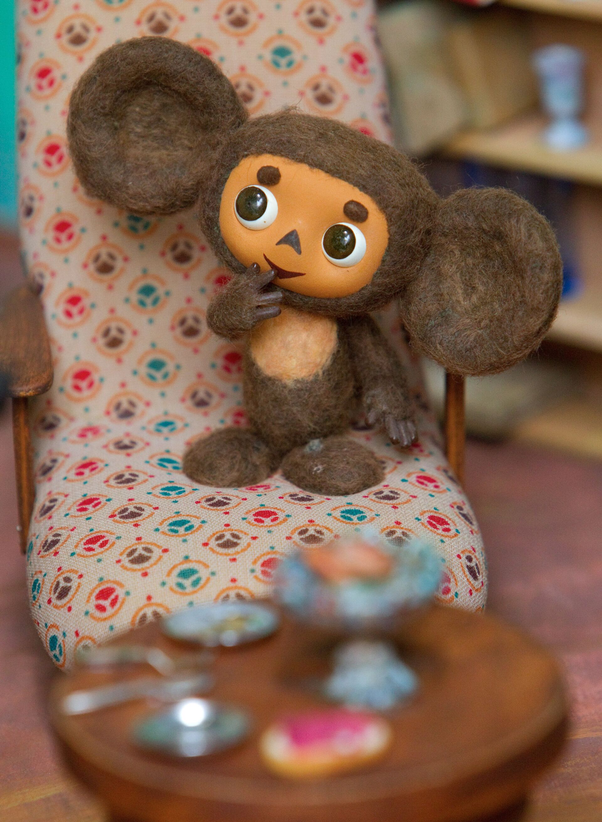 Кукла – персонаж Чебурашка из серии мультфильмов про Чебурашку в музее Союзмультфильма. - РИА Новости, 1920, 10.09.2025