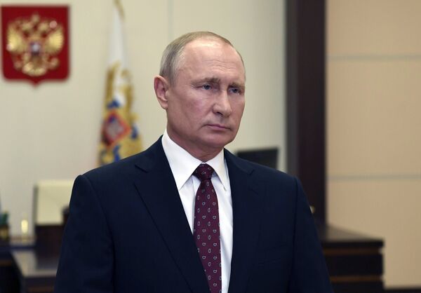 Президент РФ В. Путин поздравил выпускников военных вузов и академий с Днём Победы