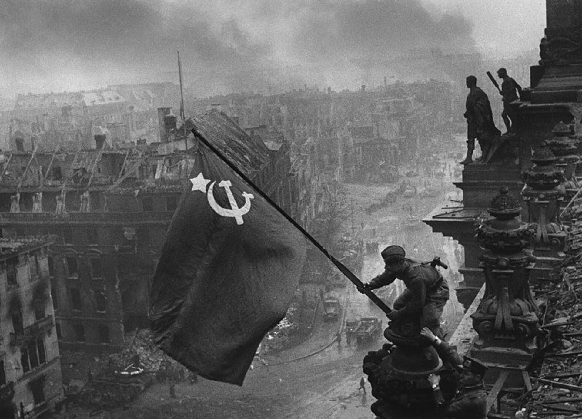 Знамя Победы над рейхстагом - РИА Новости, 1920, 05.05.2023