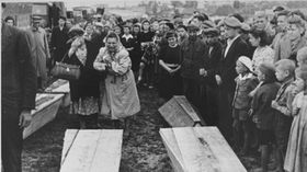 Захоронение жертв погрома в Кельце, лето 1946 года