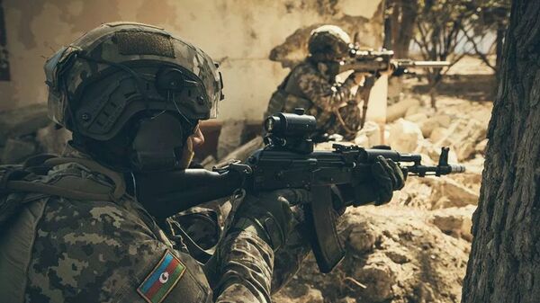  Солдат военнослужащий армия оружие Азербайджан