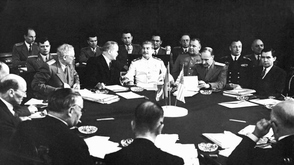  Вышинский, Молотов и Сталин на Потсдамской конференции