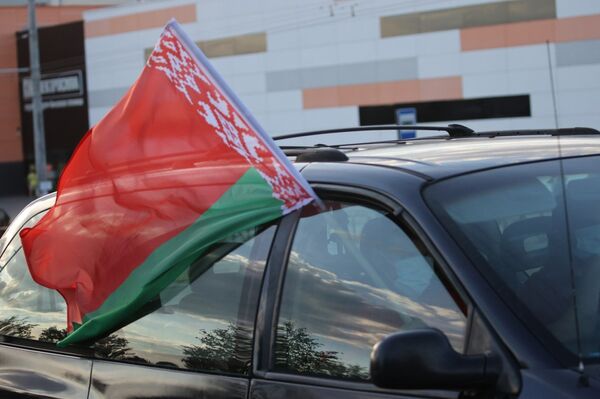 Автопробег в поддержку Лукашенко флаг Белоруссия белорусский автомобиль машина