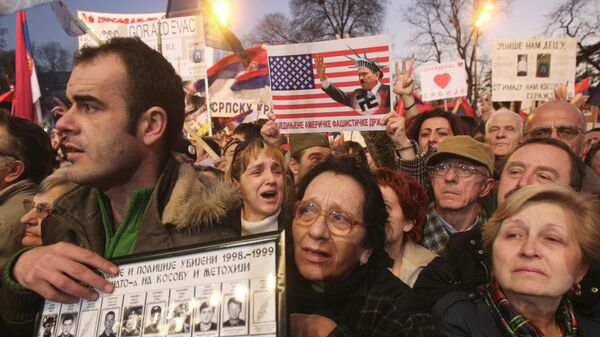 Крупнейшая акция протеста против провозглашения независимости Косово проходит в Белграде. 