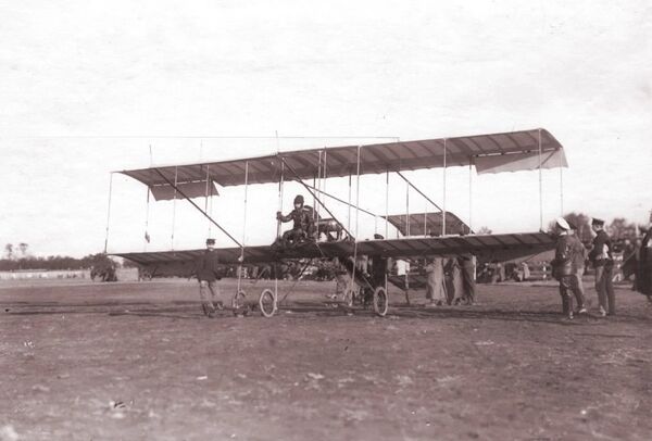 Лев Макарович Мациевич в аэроплане Фарман Лев Макарович Мациевич в аэроплане Фарман