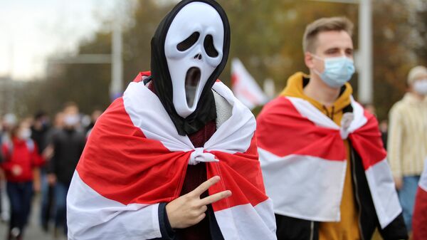Минск Белоруссия протест оппозиция флаг маска