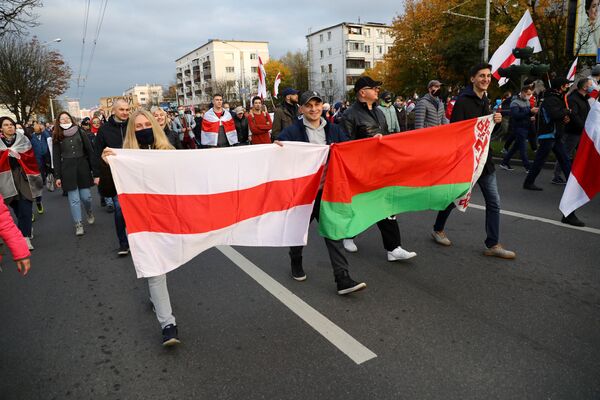 Оппозиция протест марш Минск флаг