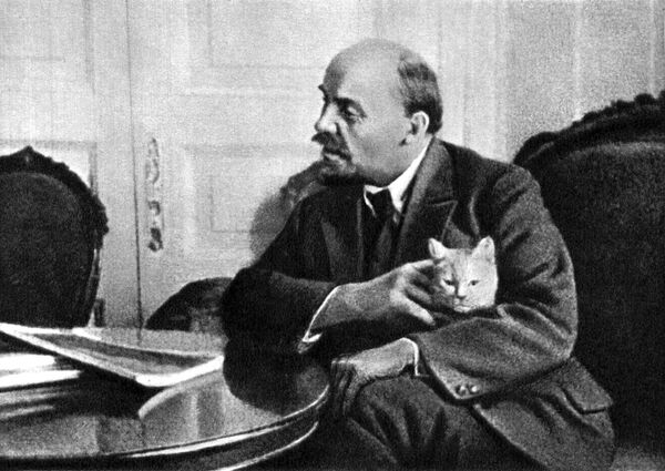 В.И.Ленин в своей квартире в Кремле. Москва, осень 1920 года / Неизвестный автор