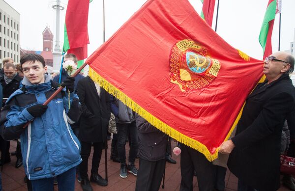 Митинг, посвященный 100-летию Октябрьской революции, в Минске