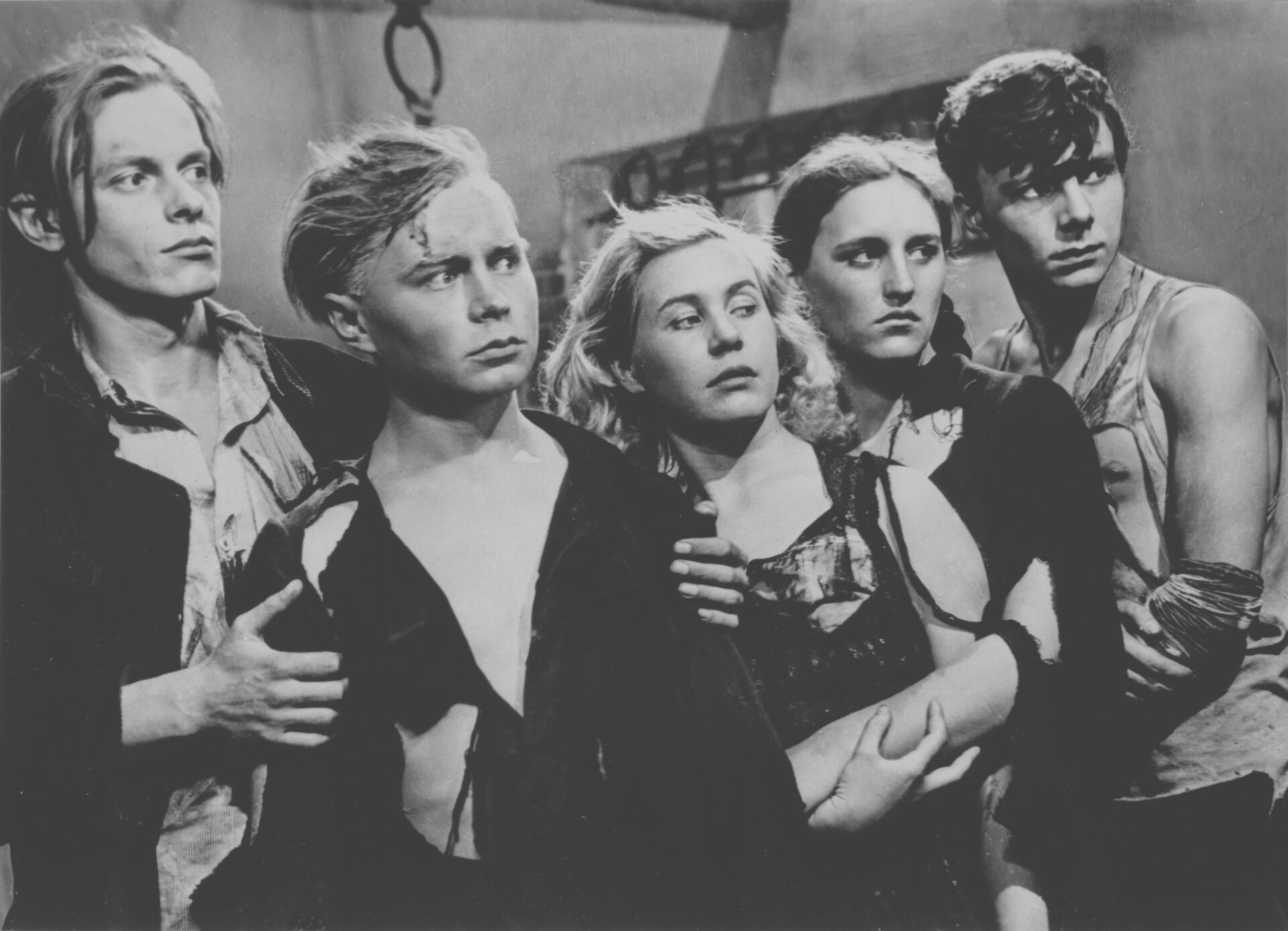 Нонна Мордюкова в фильме Молодая гвардия (1948) - РИА Новости, 1920, 22.11.2025