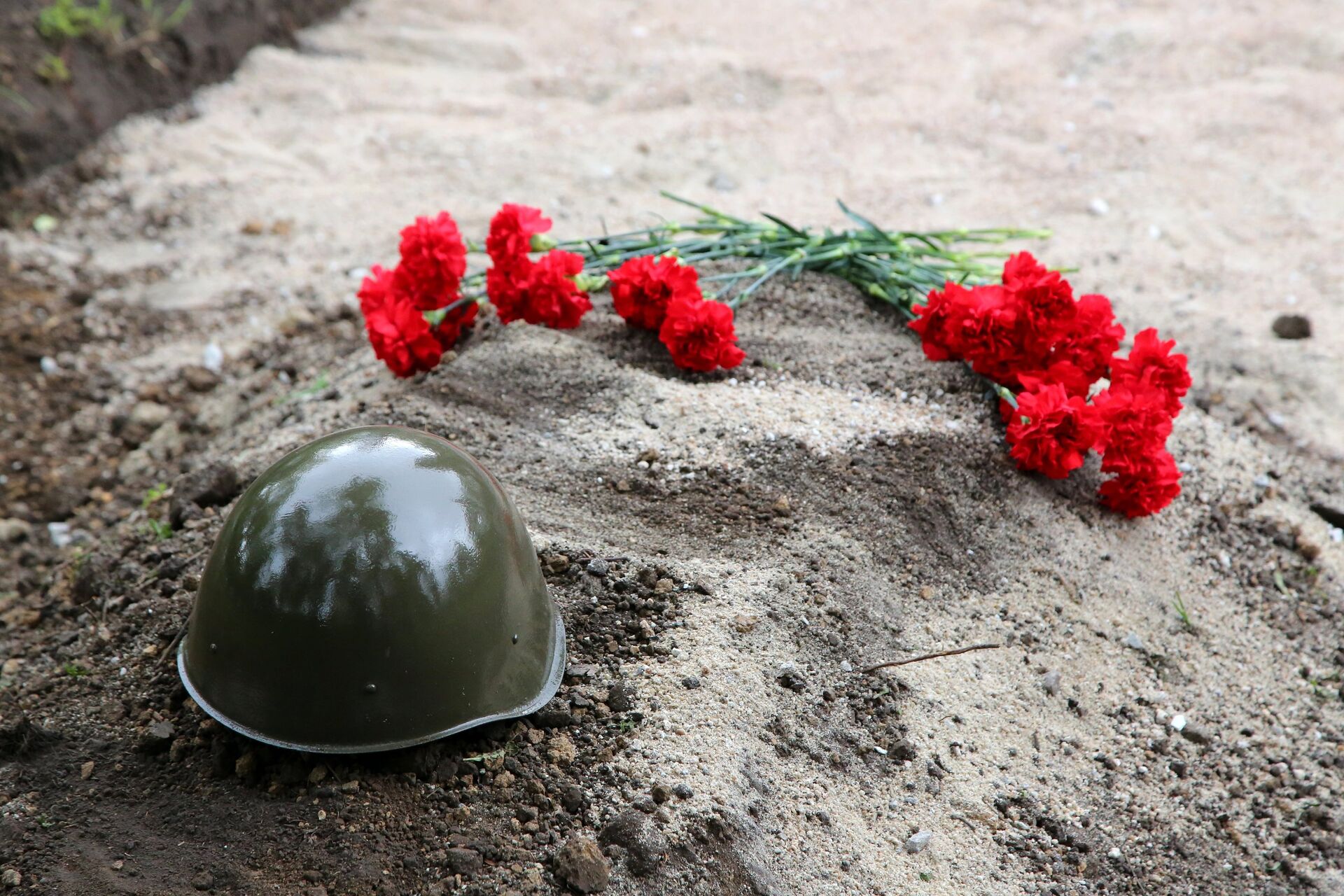 Церемония перезахоронения останков безымянного солдата, погибшего в годы ВОВ - РИА Новости, 1920, 03.12.2020