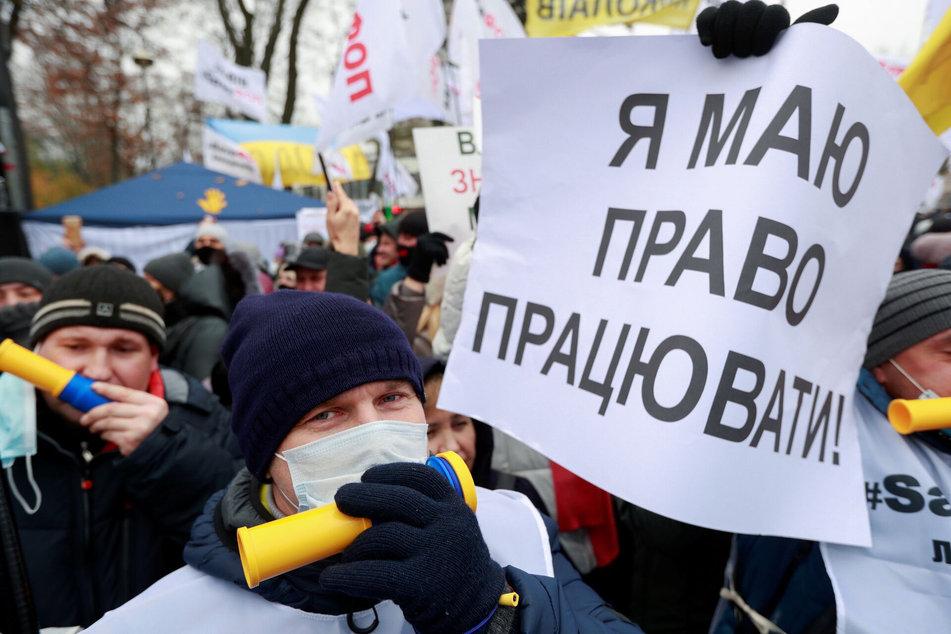 Украина Киев акция протеста маска прививка - РИА Новости, 1920, 07.12.2020
