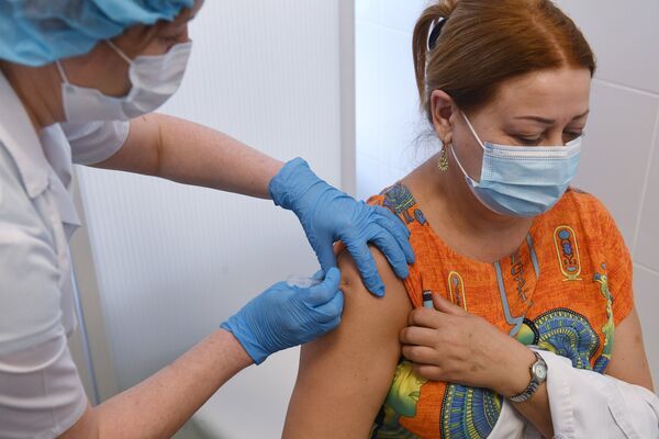 Вакцинация медиков от коронавируса в Новосибирске