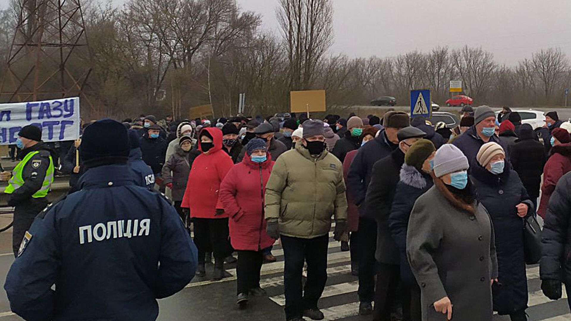 Протестующие перекрыли трассу Киев-Харьков в Полтавской области Украины, выступая против высоких цен на распределение газа - РИА Новости, 1920, 21.12.2021