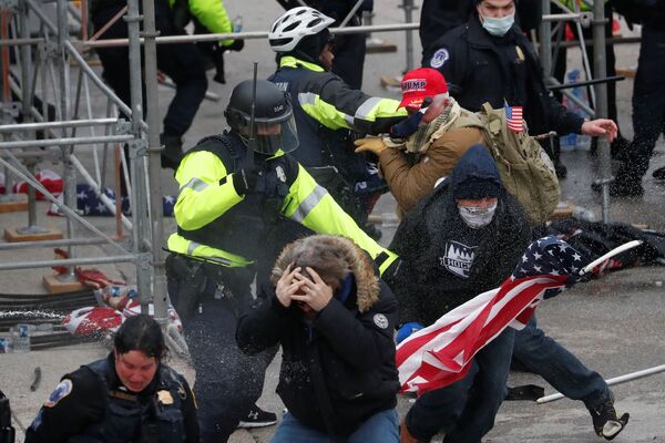 Штурм Капитолия США полиция протест разгон