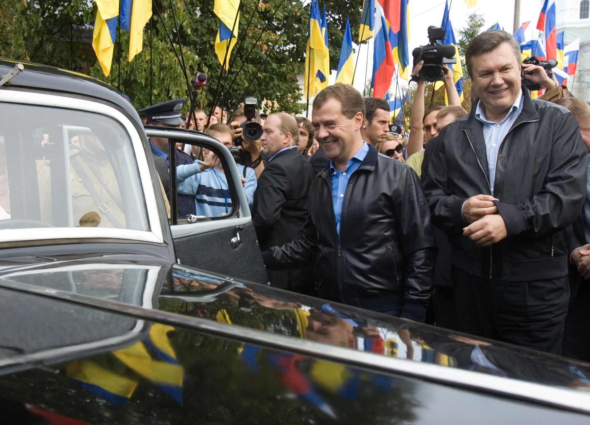 Д.Медведев и В.Янукович участвуют в автопробеге Петербург-Киев - РИА Новости, 1920, 29.01.2021