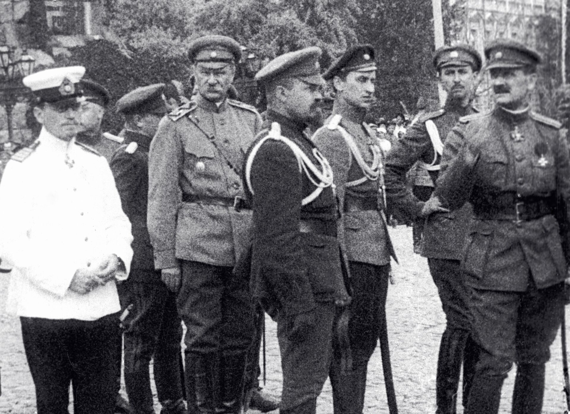 Офицеры Белой гвардии на одной из улиц Киева - РИА Новости, 1920, 01.02.2021