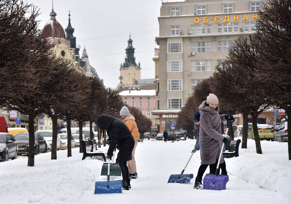 Последствия снегопада во Львове