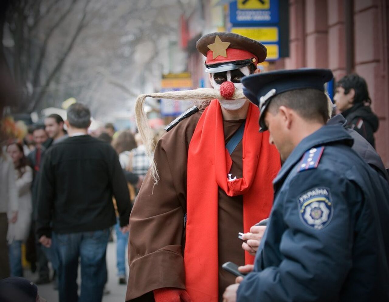 Полицейский клоун