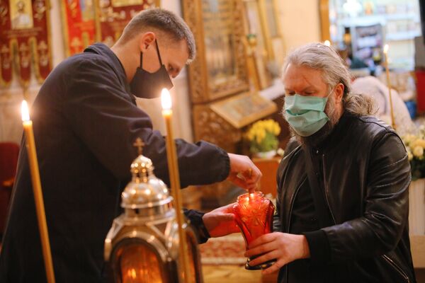 Благодатный огонь доставлен в Киев