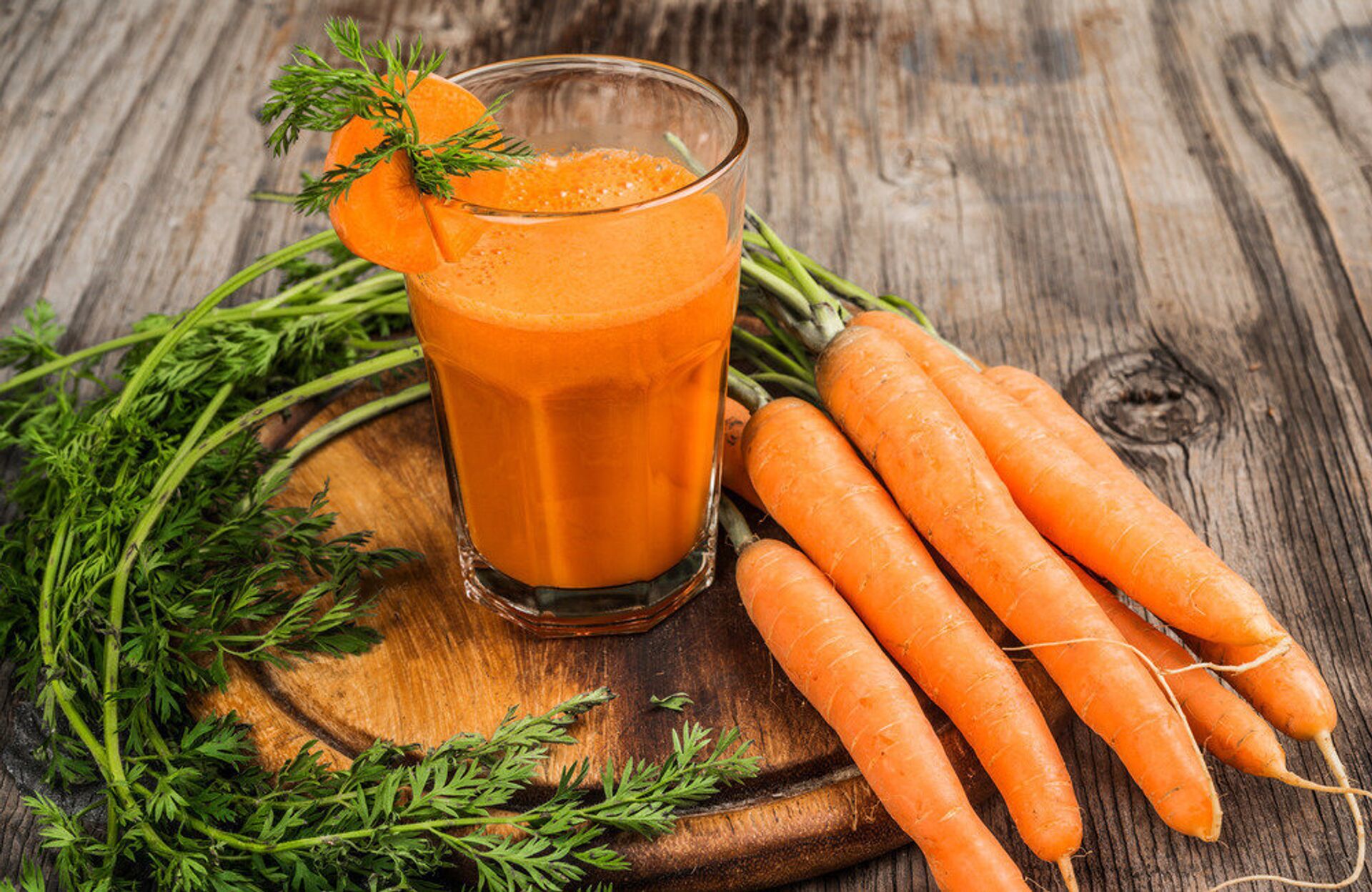 Свежевыжатая морковь. Сабзи Шарбати. Морковь. Морковный сок. Свежевыжатый морковный сок.