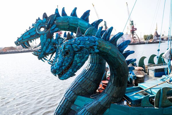 Российская яхта в стиле древнерусской ладьи Змей Горыныч