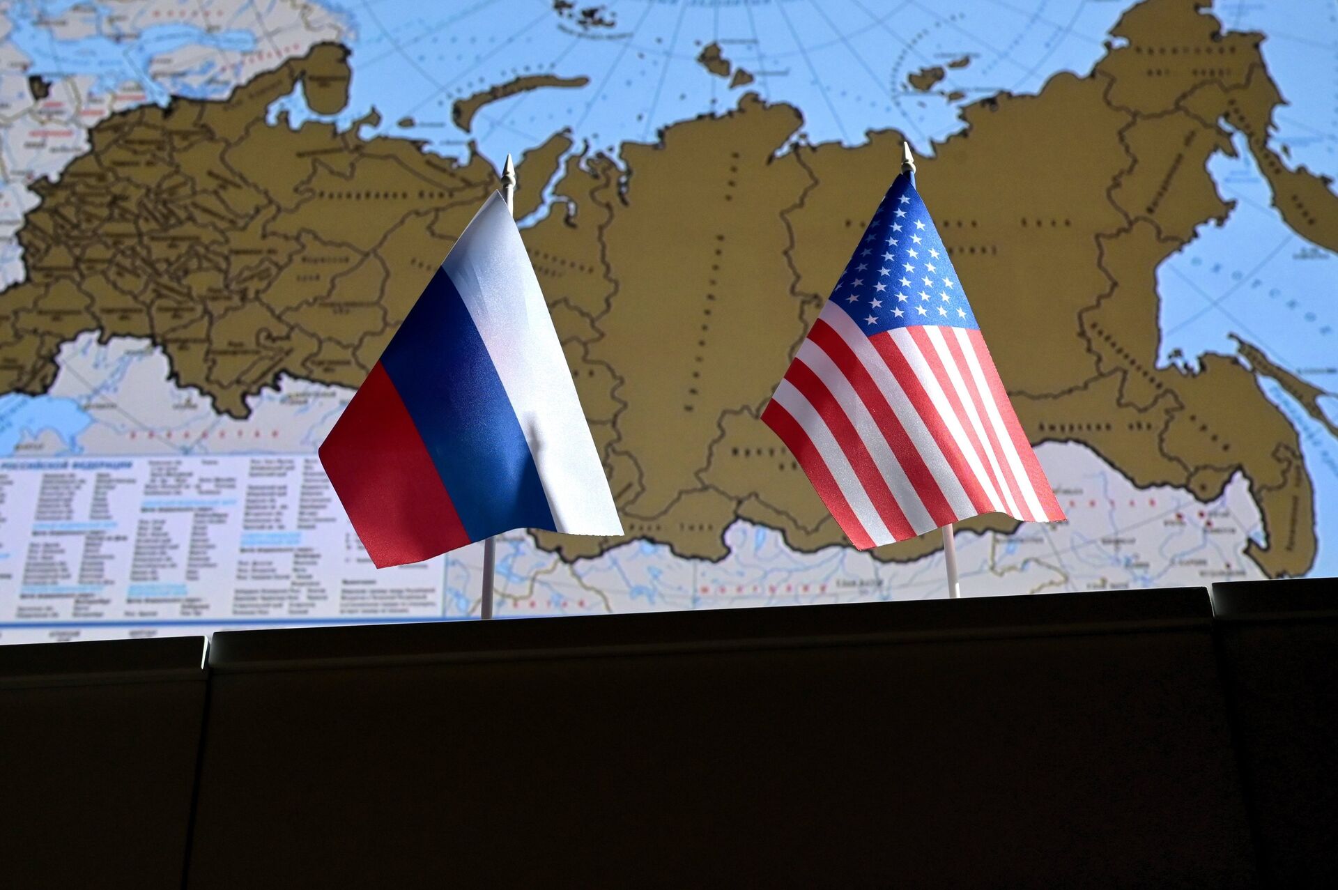 Государственные флаги России и США - РИА Новости, 1920, 26.05.2022