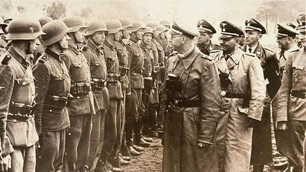 Рейхсфюрер Гиммлер инспектирует украинскую дивизию СС Галичина