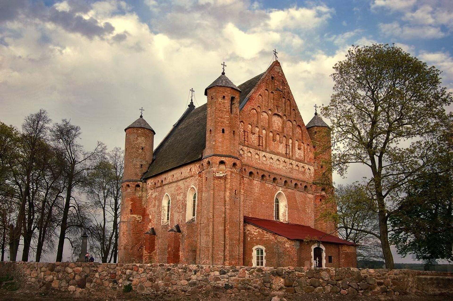 Церковь Святого Архангела Михаила была построена в начале XVI века в городке Сынковичи, что в Гродненской области - РИА Новости, 1920, 15.05.2021