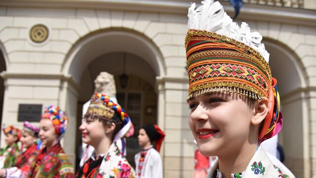 © РИА Новости . Стрингер / День вышиванки на Украине Филиал острова Эпштейна. Детское рабство и рай для педофилов. Продаст ли Зеленский Украину извращенцам