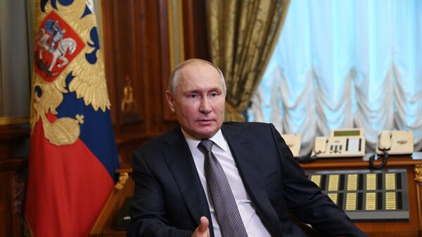 Президент РФ В. Путин ответил на вопросы о статье Об историческом единстве русских и украинцев