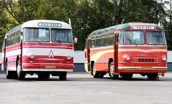 Выставка старинного транспорта в рамках празднования Дня города Москвы